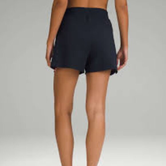 Lululemon License to Train High-Rise Short 4", True Navy, size 4 - Picture 2 of 7
